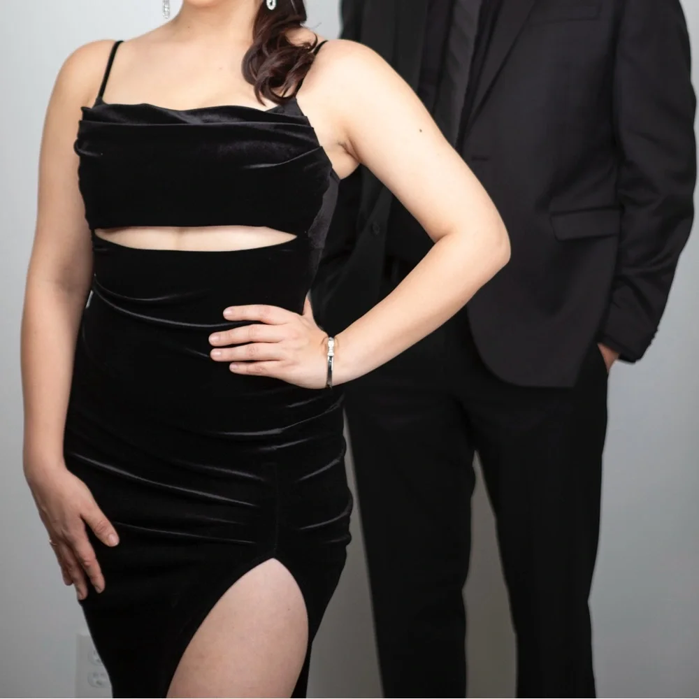 Black velvet high slit dress - Picture 2 of 3